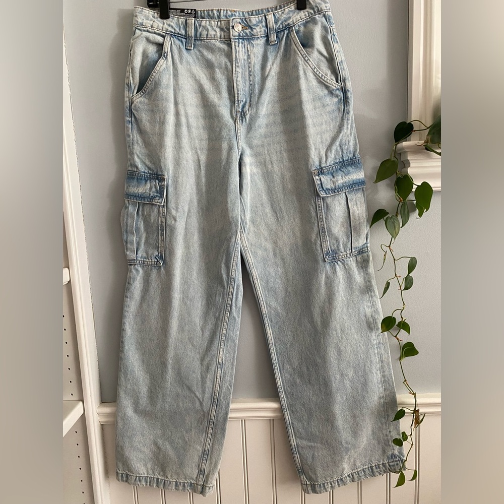 90’s Baggy Skater Light Wash high Rise DIVIDED by H&M Jeans NWT Size10 Inseam 32